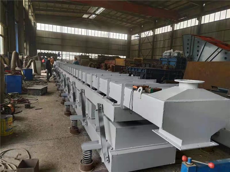 長(zhǎng)距離耐高溫振動(dòng)輸送機(jī)1