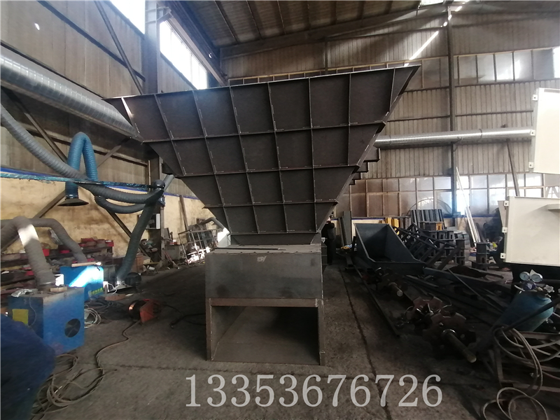 料倉式一體板式喂料機(jī) 料倉式一體板式喂料機(jī)