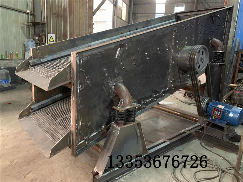 石料振動(dòng)篩分機(jī)喂料不勻稱會(huì)造成哪些原因？1